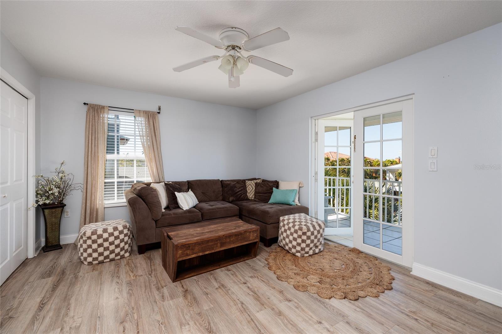 Listing photo id 30 for 407 8th Avenue N