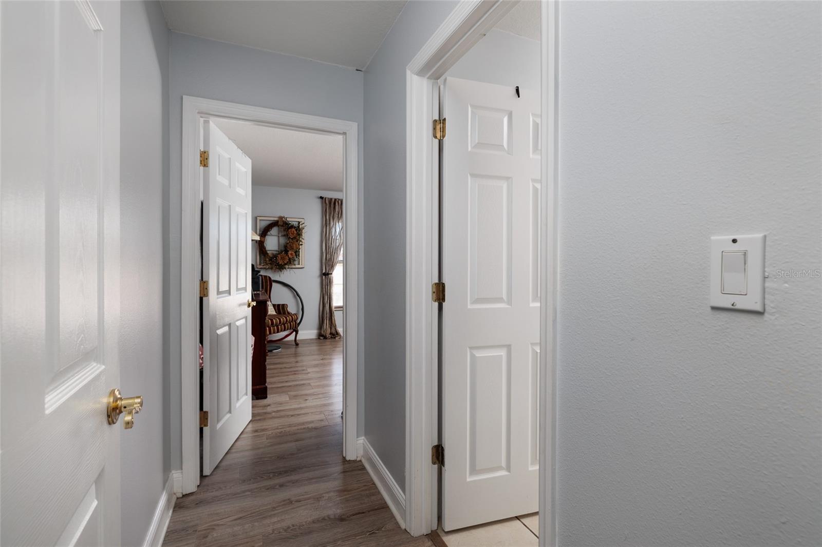 Listing photo id 31 for 407 8th Avenue N