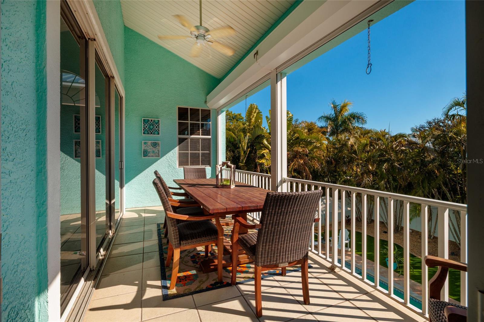 Listing photo id 36 for 407 8th Avenue N