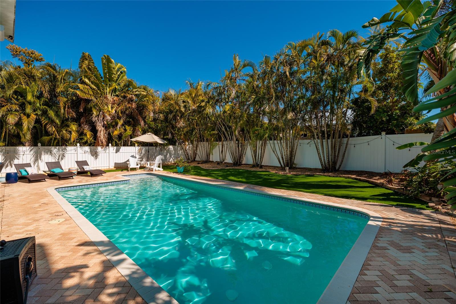 Listing photo id 40 for 407 8th Avenue N