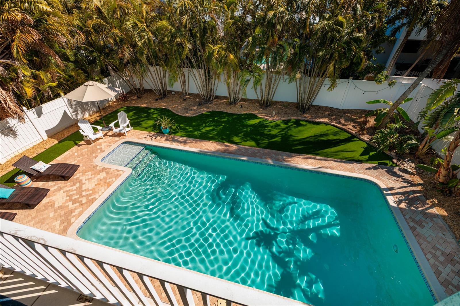 Listing photo id 50 for 407 8th Avenue N