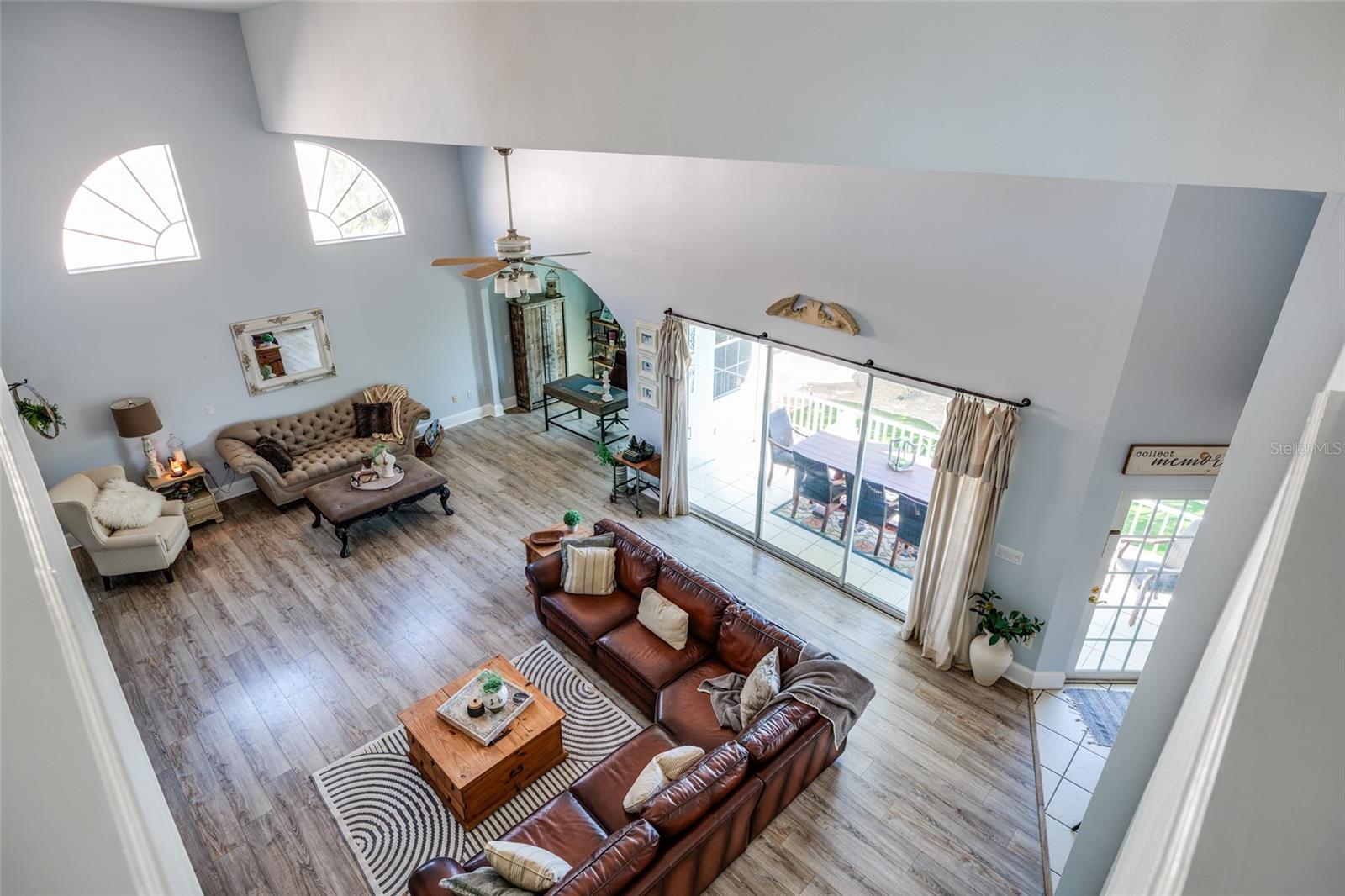 Listing photo id 7 for 407 8th Avenue N