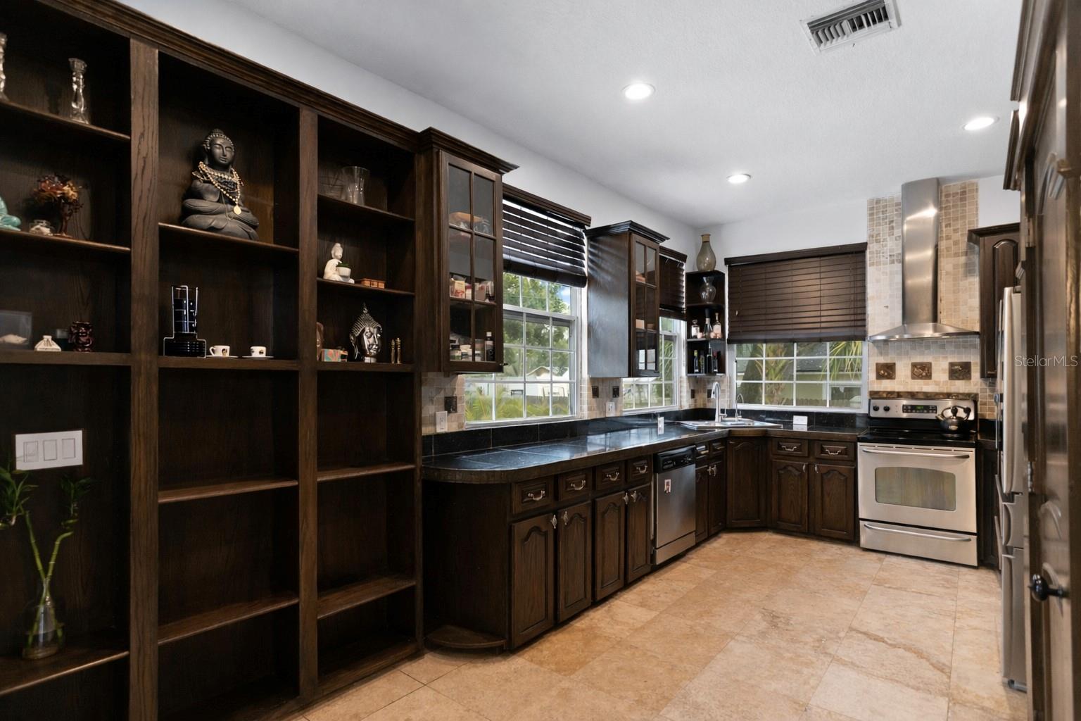 Image 10 of 51 For 1905 Burke Street