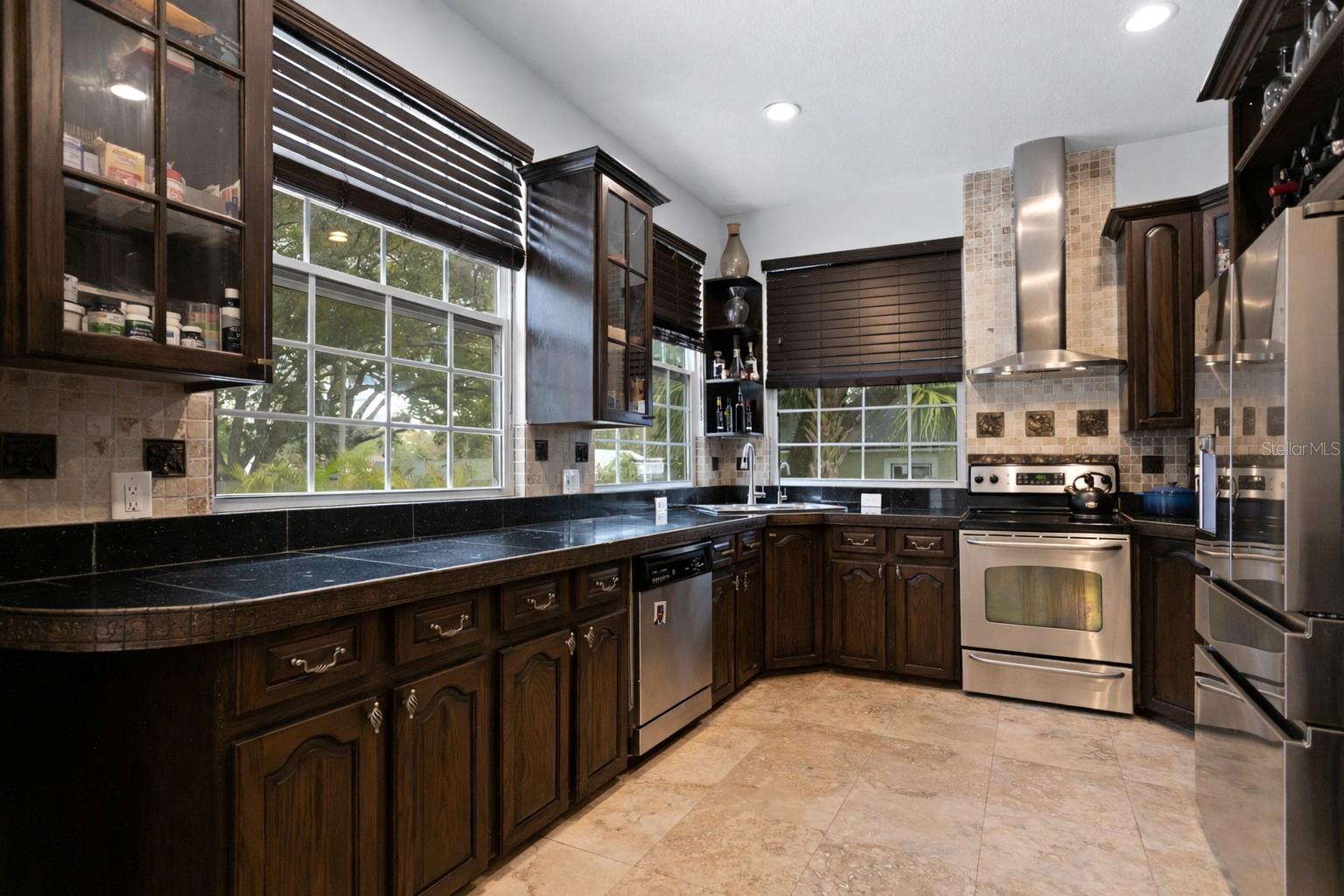 Image 12 of 51 For 1905 Burke Street