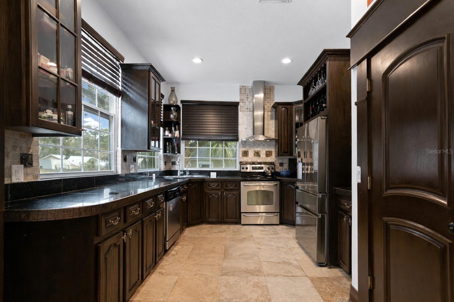 Image 13 of 51 For 1905 Burke Street