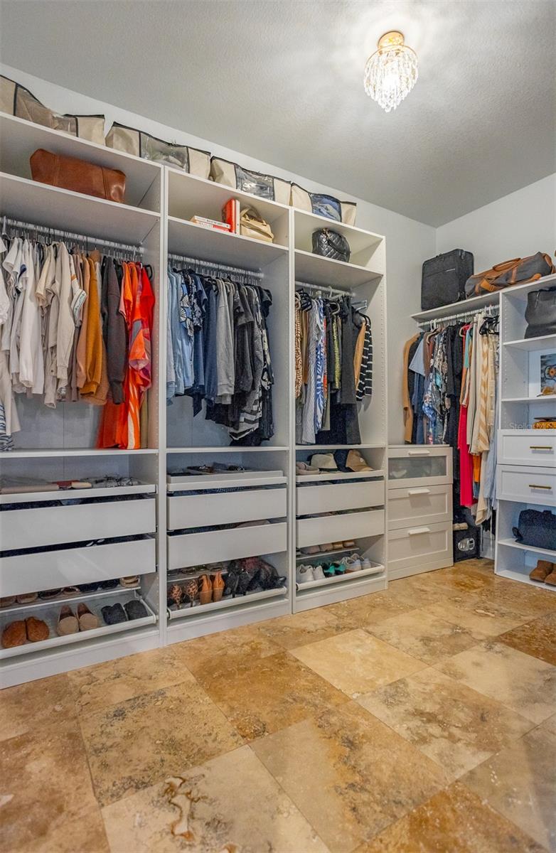 Image 17 of 51 For 1905 Burke Street