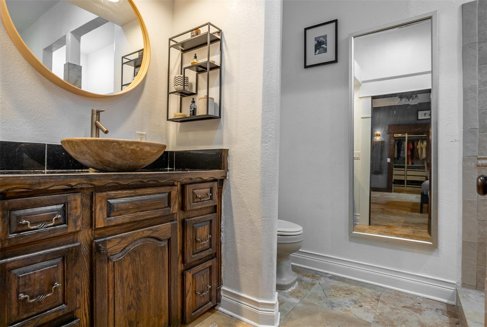 Image 18 of 51 For 1905 Burke Street