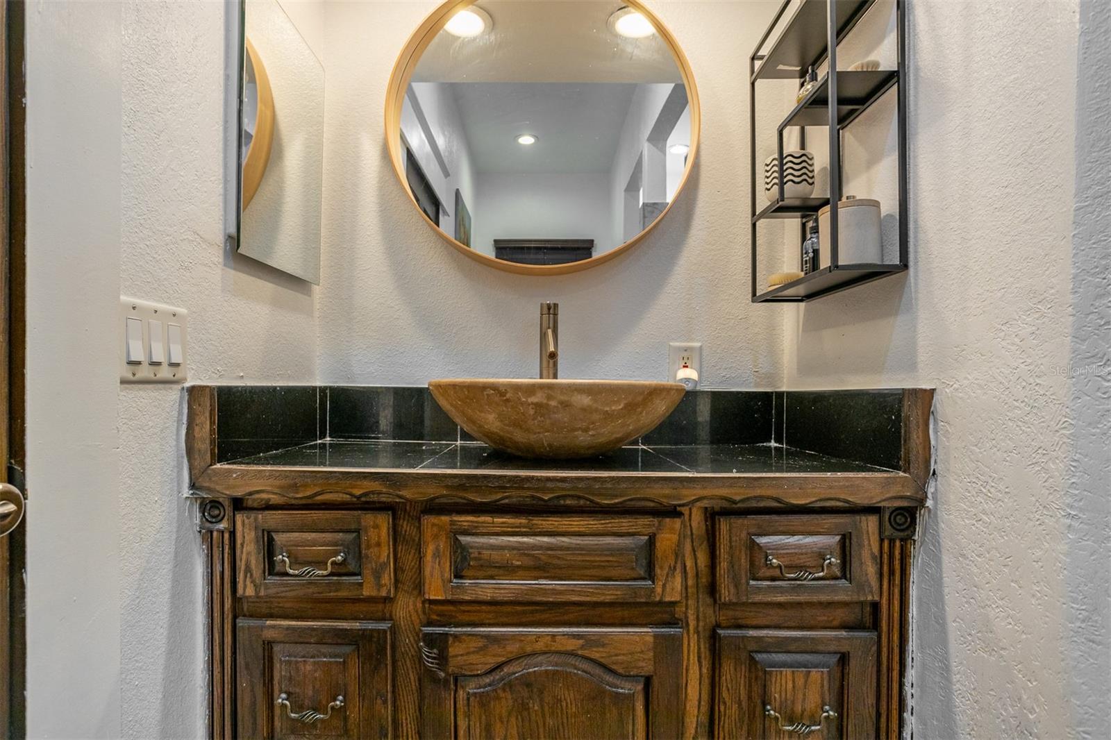 Image 19 of 51 For 1905 Burke Street