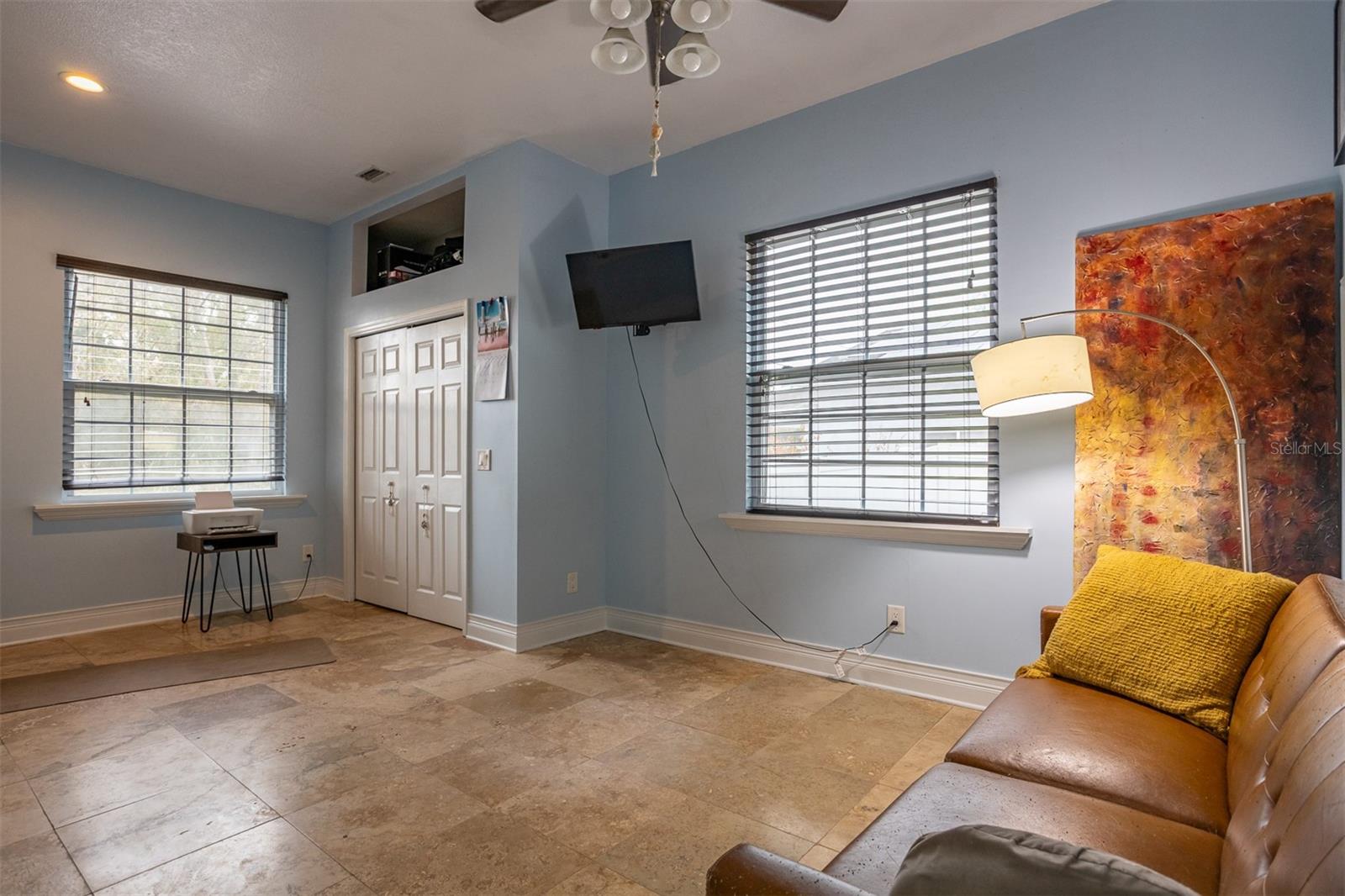 Image 23 of 51 For 1905 Burke Street