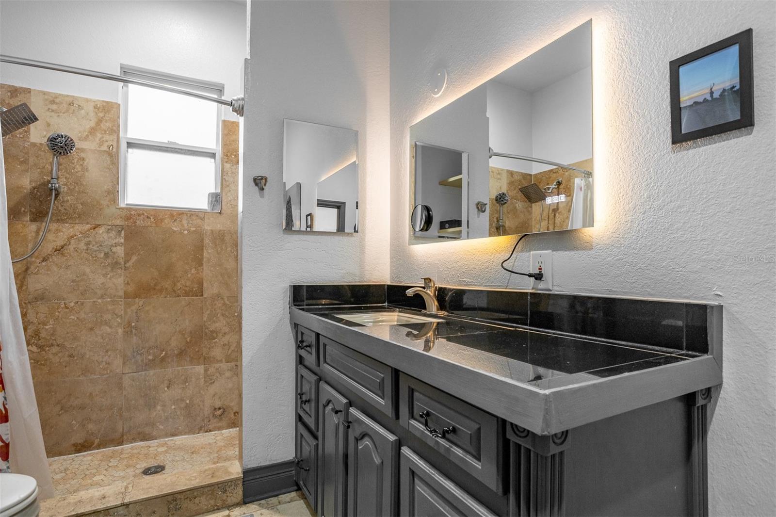 Image 25 of 51 For 1905 Burke Street