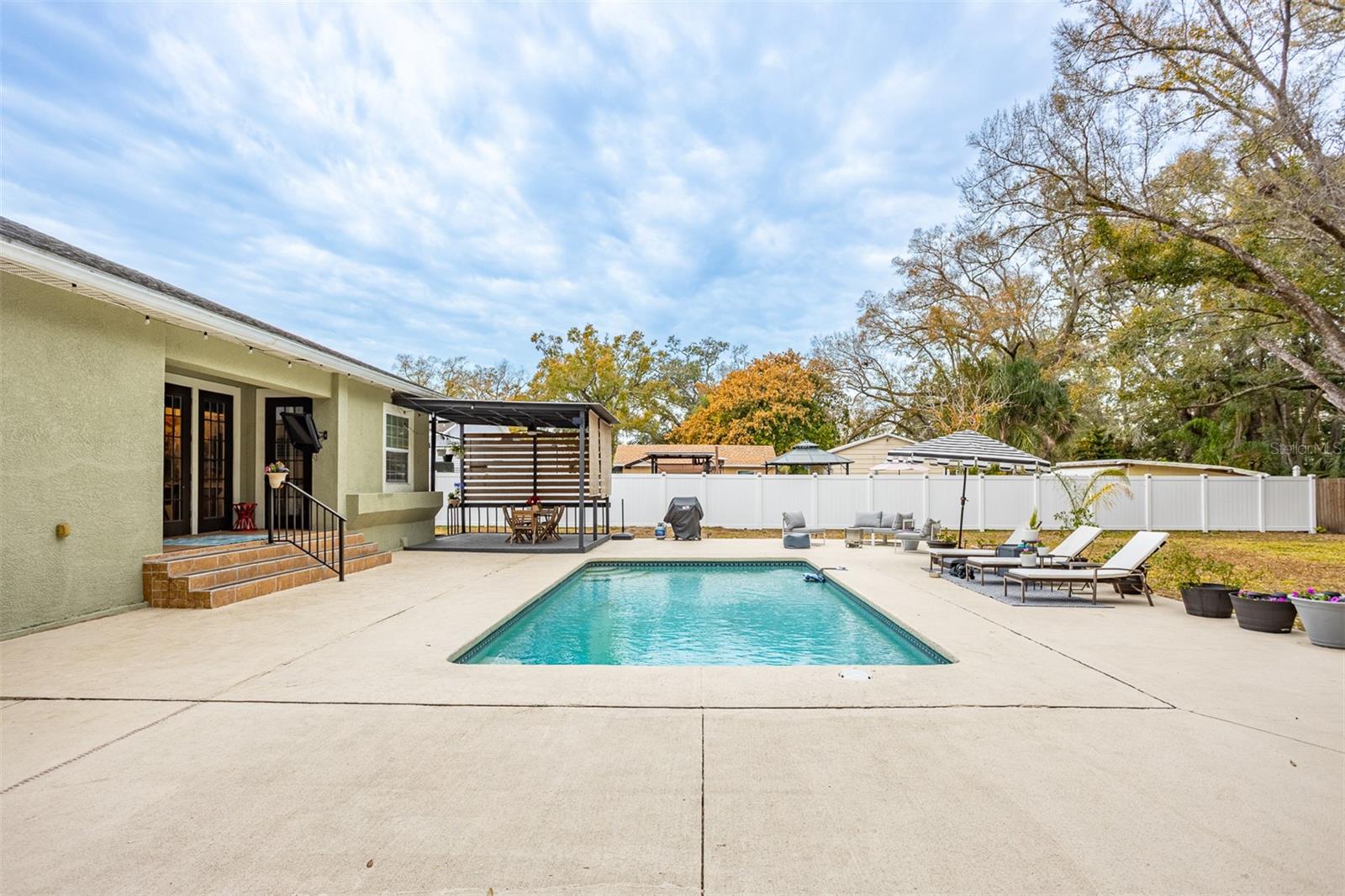 Image 32 of 51 For 1905 Burke Street