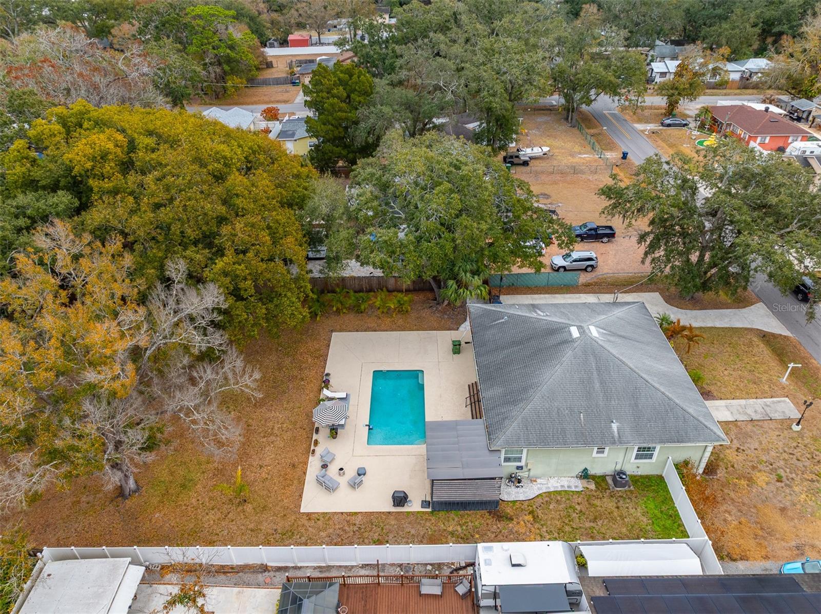 Image 5 of 51 For 1905 Burke Street