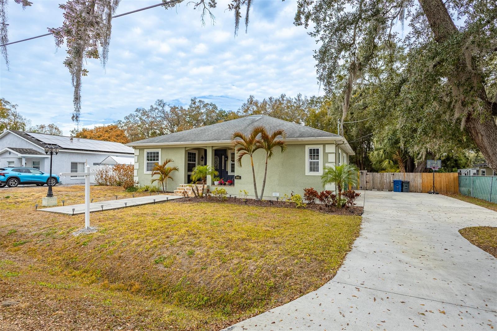 Image 6 of 51 For 1905 Burke Street