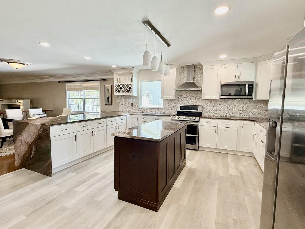 Image 14 of 49 For 2563 Knotty Pine Way