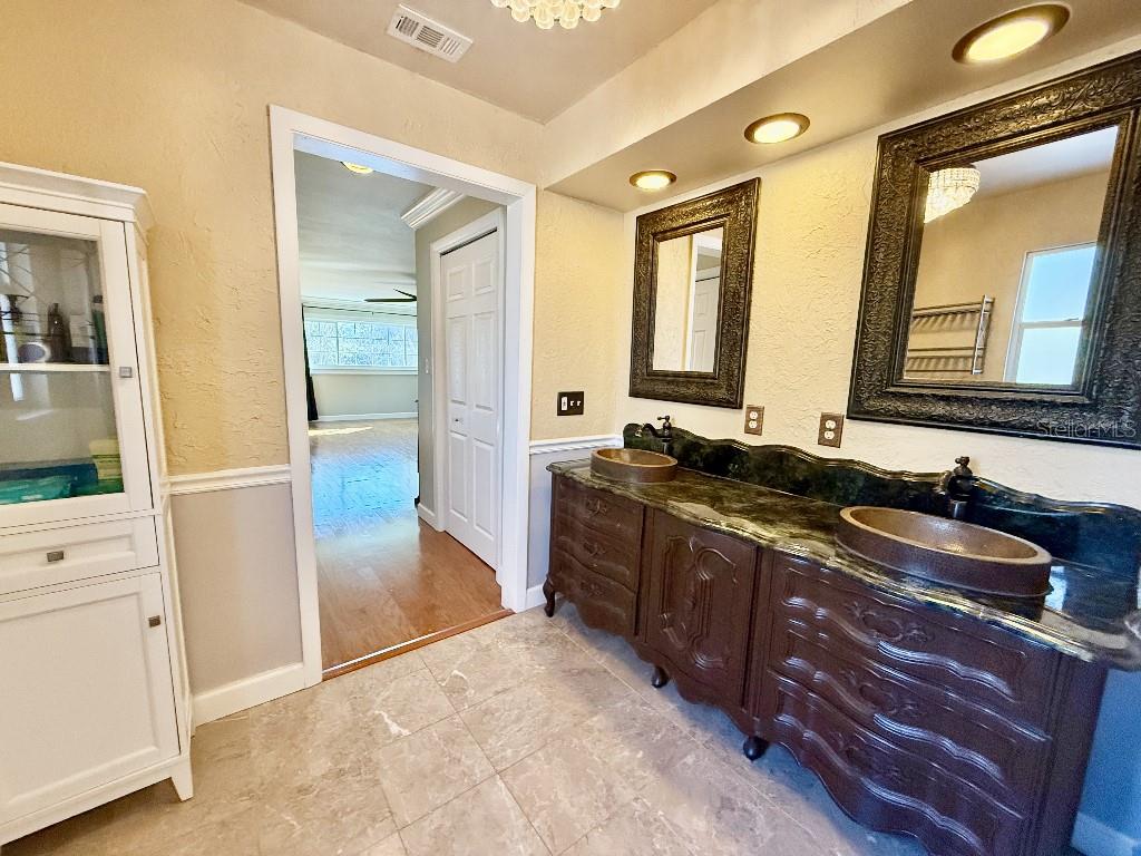 Image 37 of 49 For 2563 Knotty Pine Way