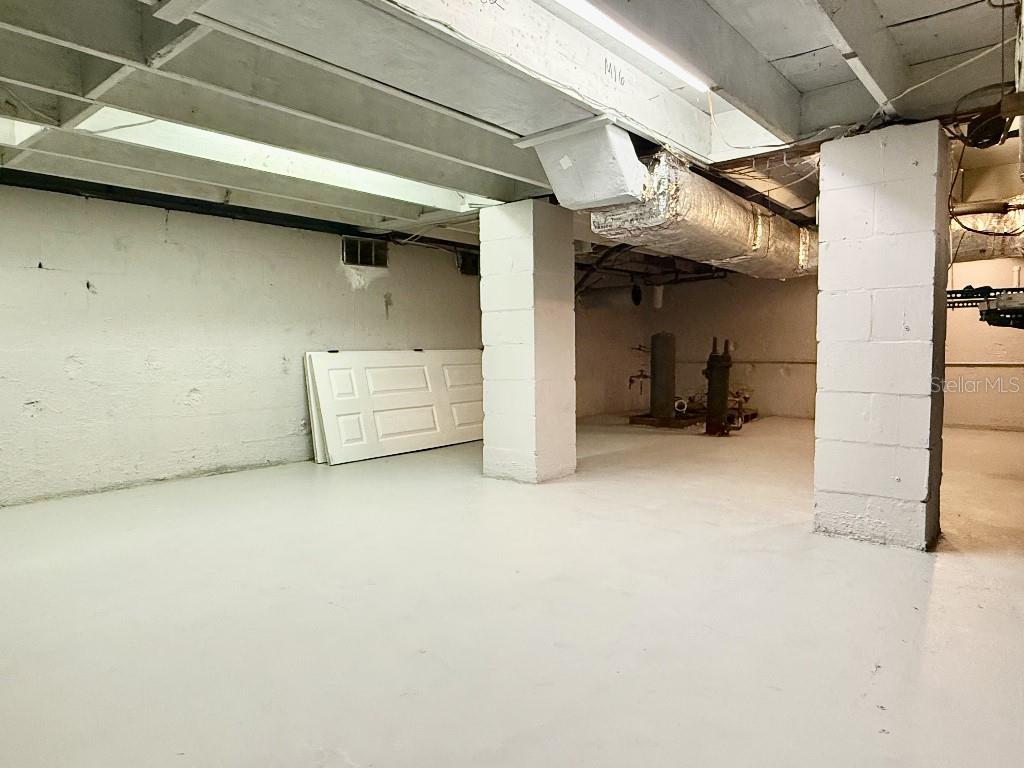 Image 42 of 49 For 2563 Knotty Pine Way