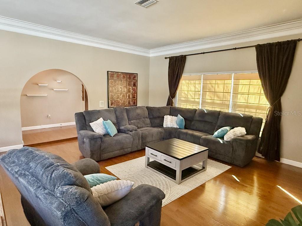 Image 7 of 49 For 2563 Knotty Pine Way