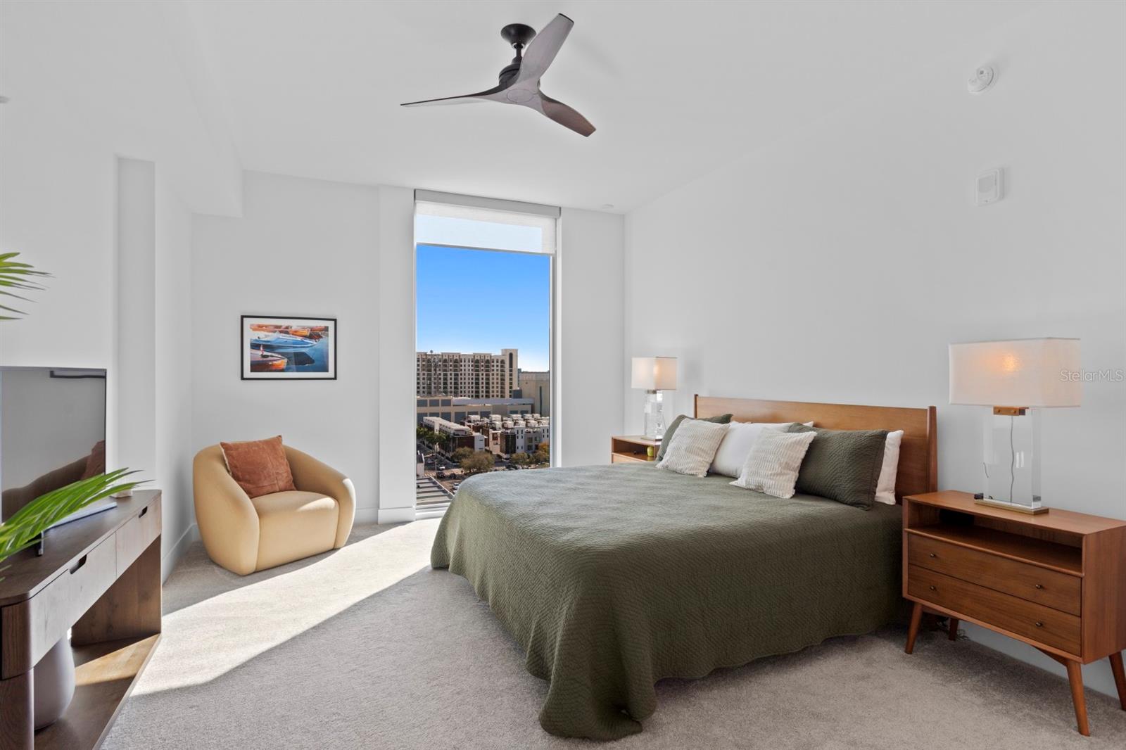 Image 17 of 51 For 777 3rd Avenue N 1208