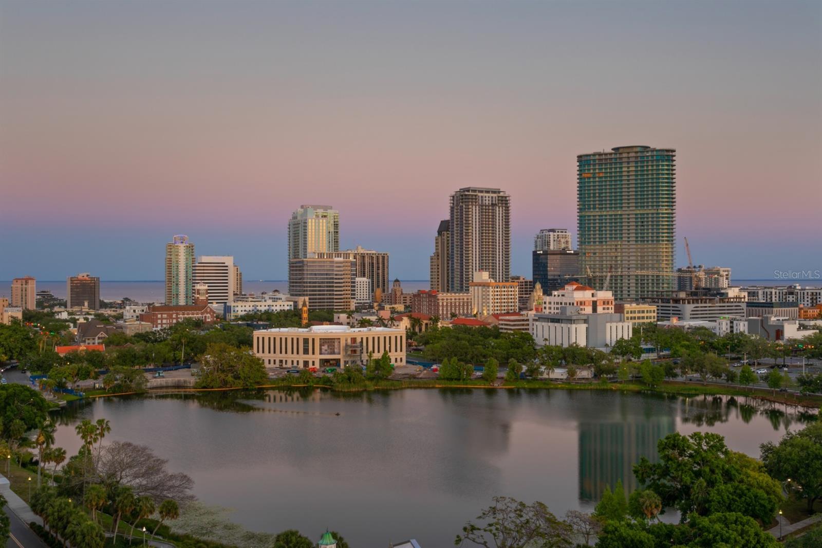 Image 2 of 51 For 777 3rd Avenue N 1208