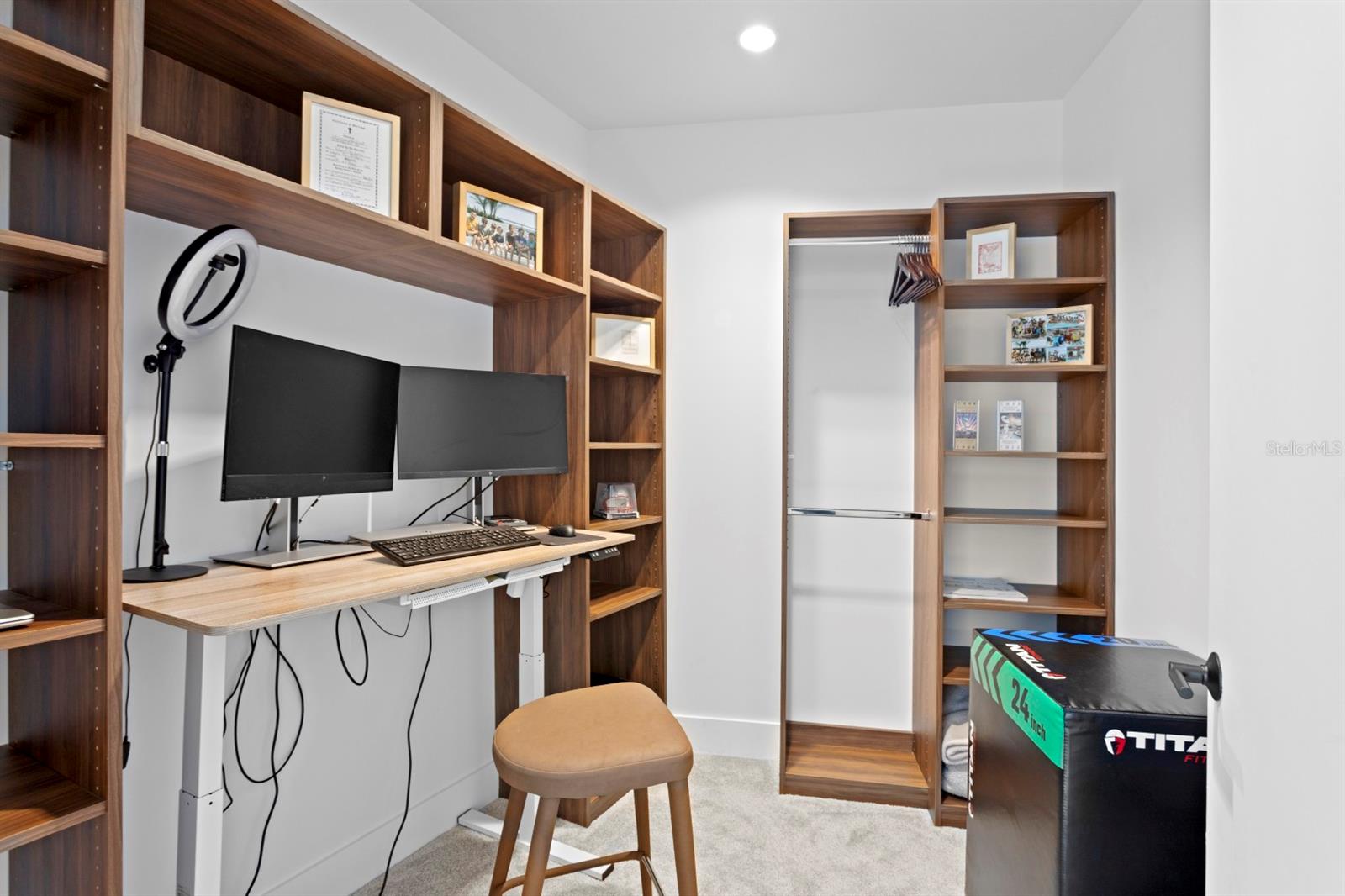 Image 32 of 51 For 777 3rd Avenue N 1208