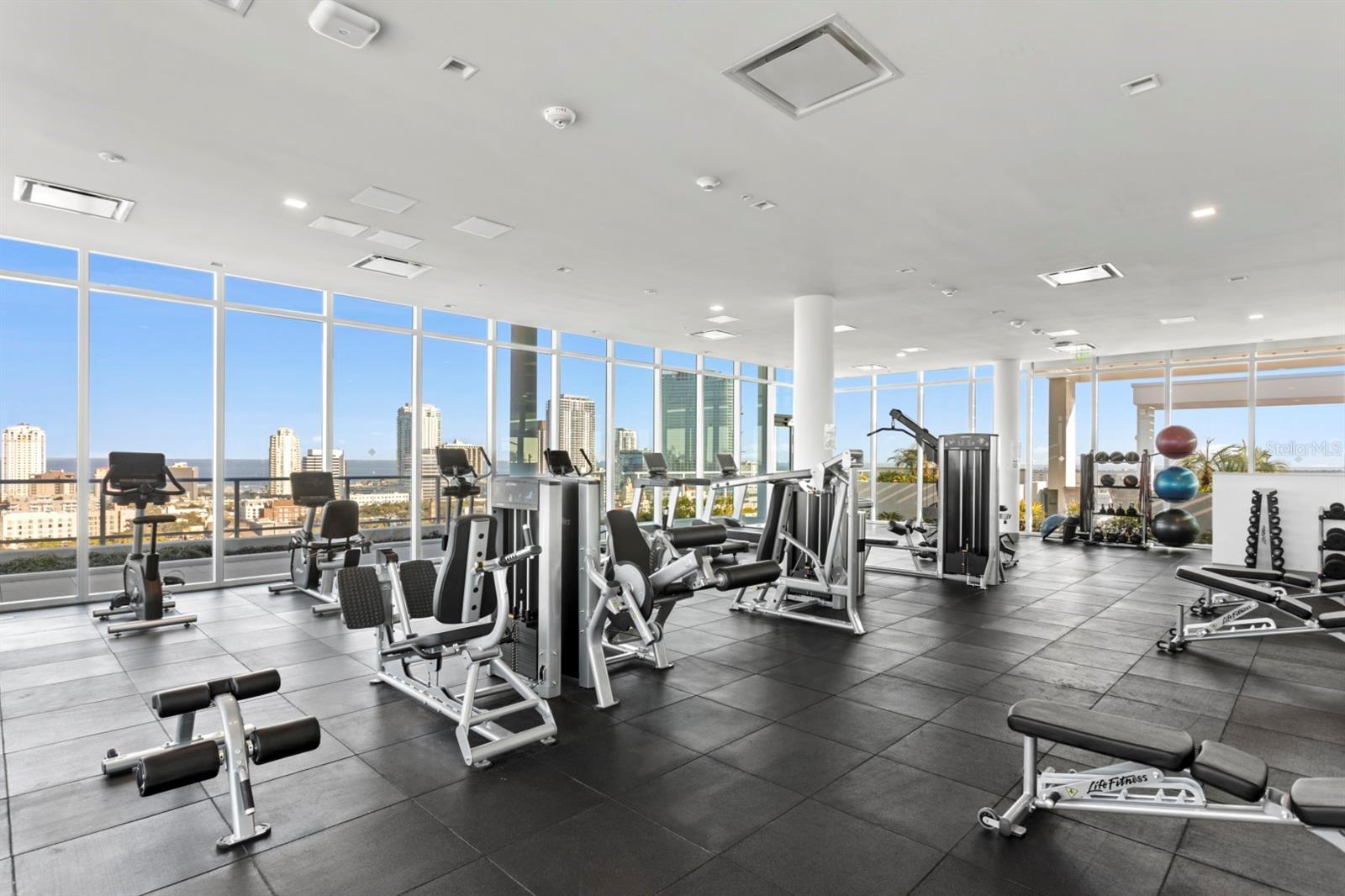 Image 39 of 51 For 777 3rd Avenue N 1208