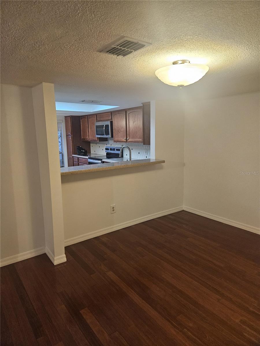 Image 5 of 12 For 4723 Puritan Circle 624