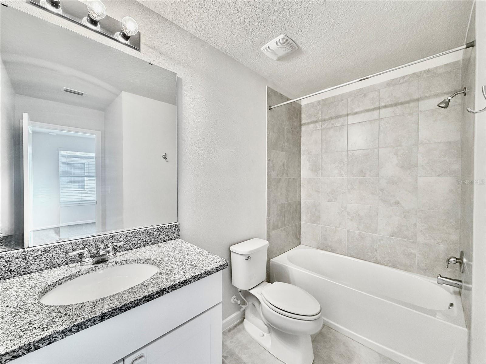 Image 14 of 23 For 19672 Shady Oaks Drive