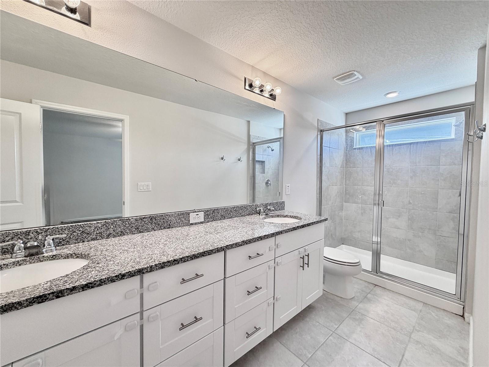 Image 20 of 23 For 19672 Shady Oaks Drive