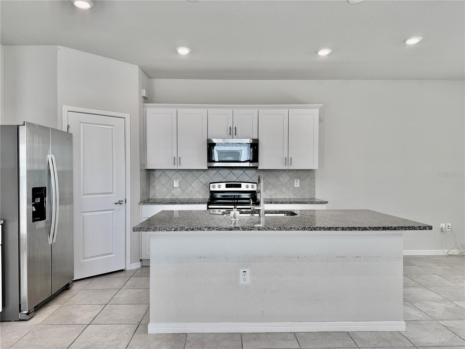 Image 4 of 23 For 19672 Shady Oaks Drive