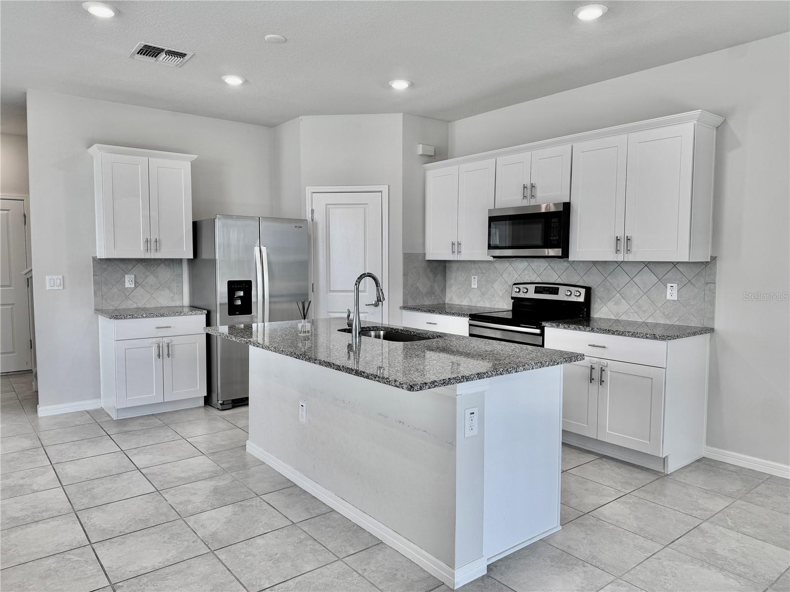 Image 8 of 23 For 19672 Shady Oaks Drive