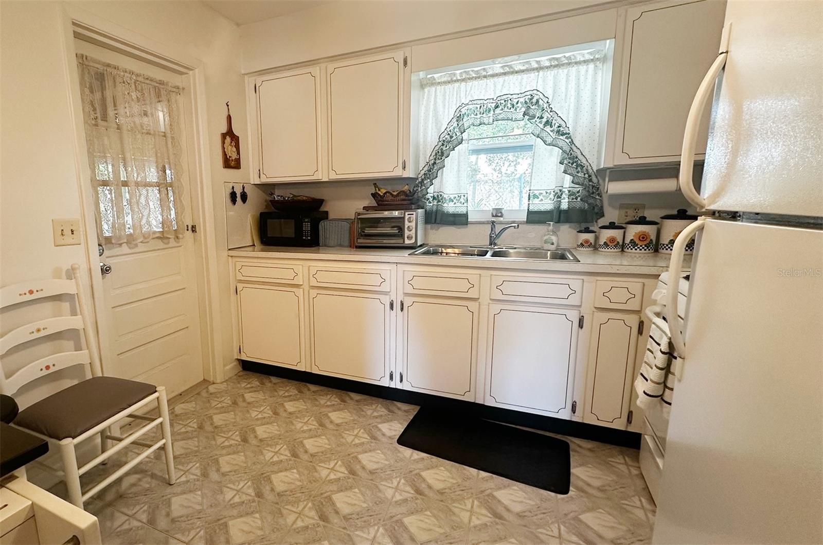 Image 11 of 45 For 9821 Lily Street