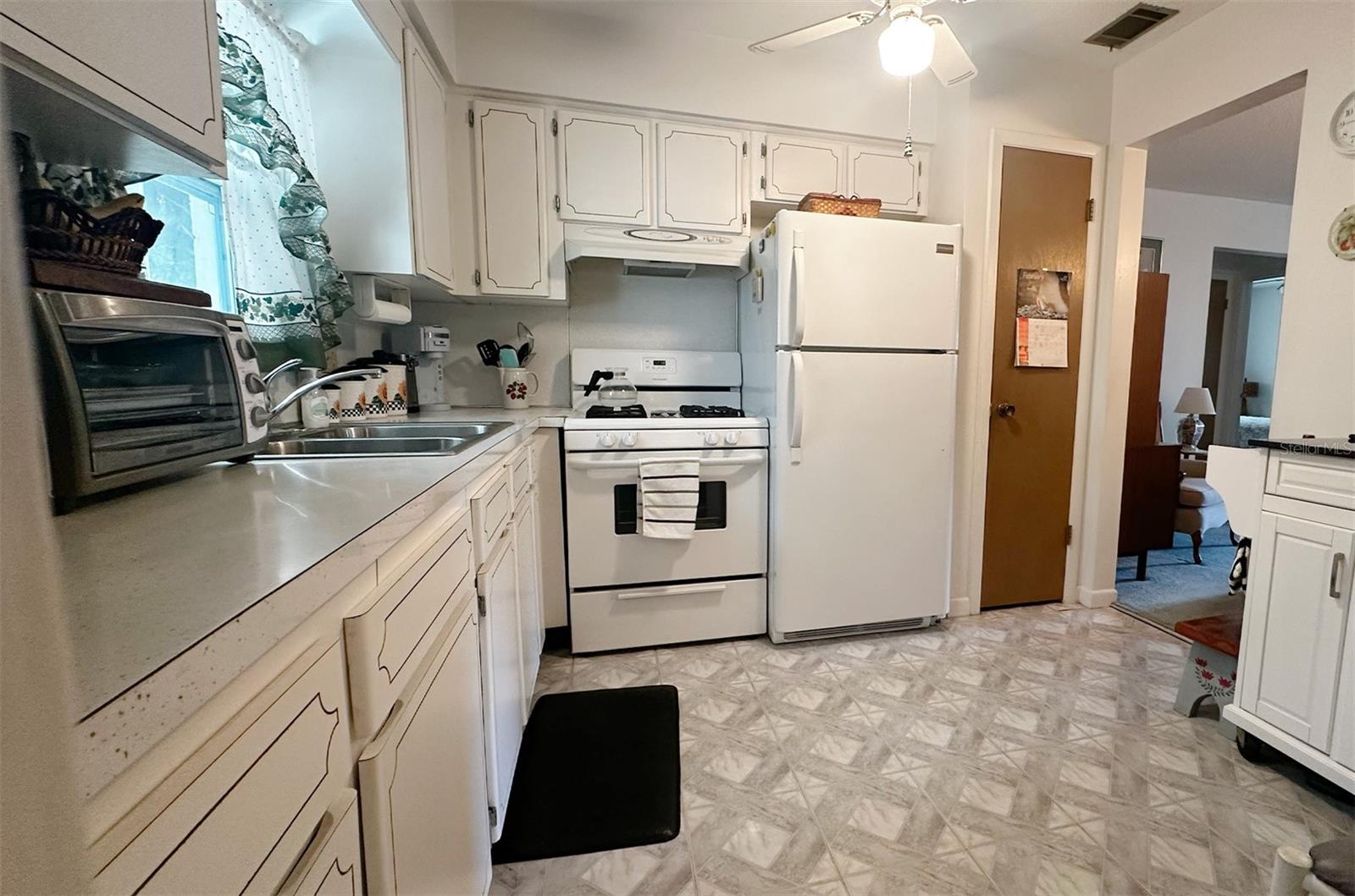 Image 14 of 45 For 9821 Lily Street