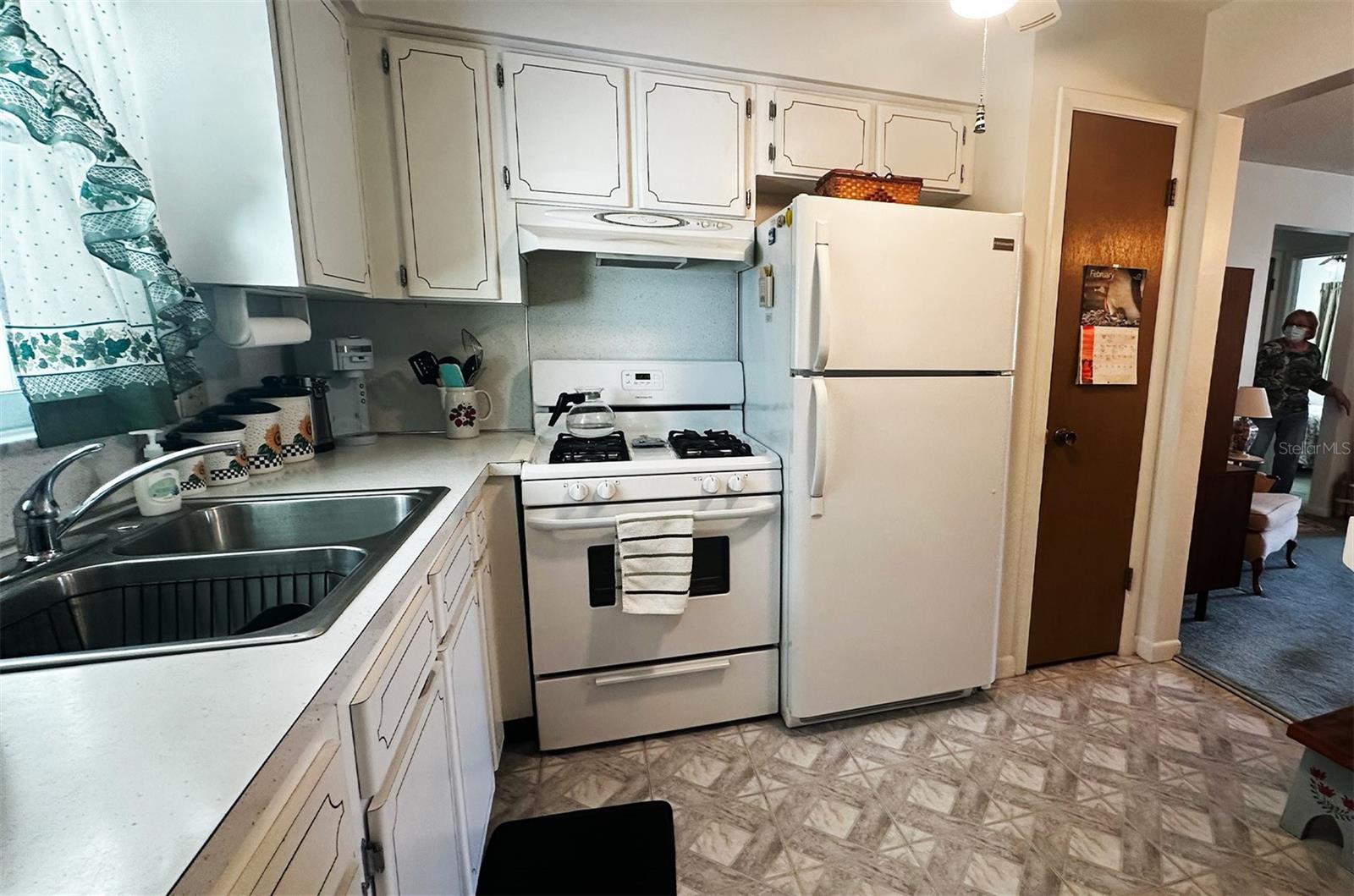 Image 15 of 45 For 9821 Lily Street