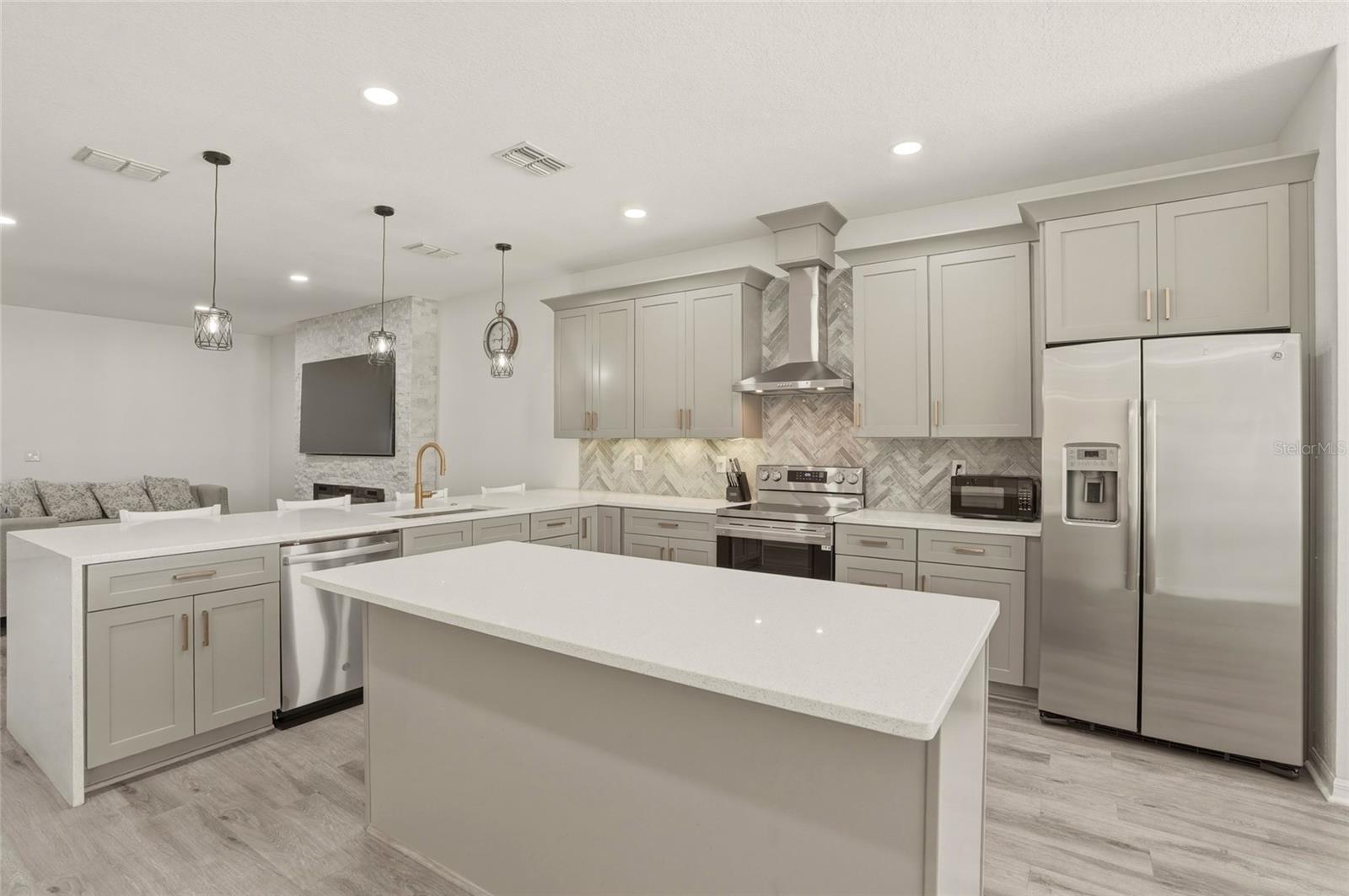 Image 4 of 39 For 9766 65th Way N