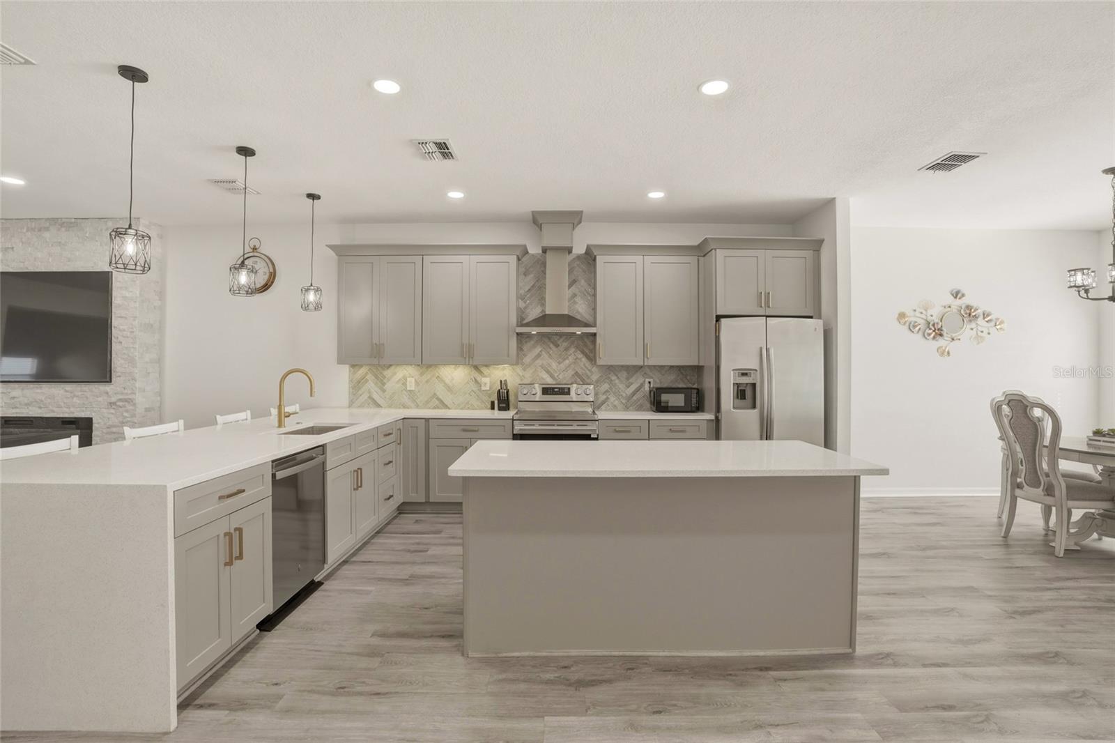 Image 5 of 39 For 9766 65th Way N