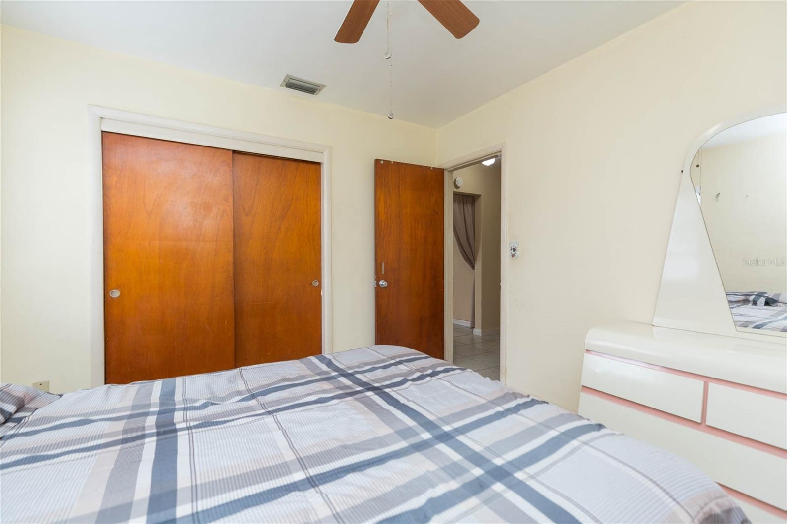 Listing photo id 8 for 2703 Saint Joseph Street