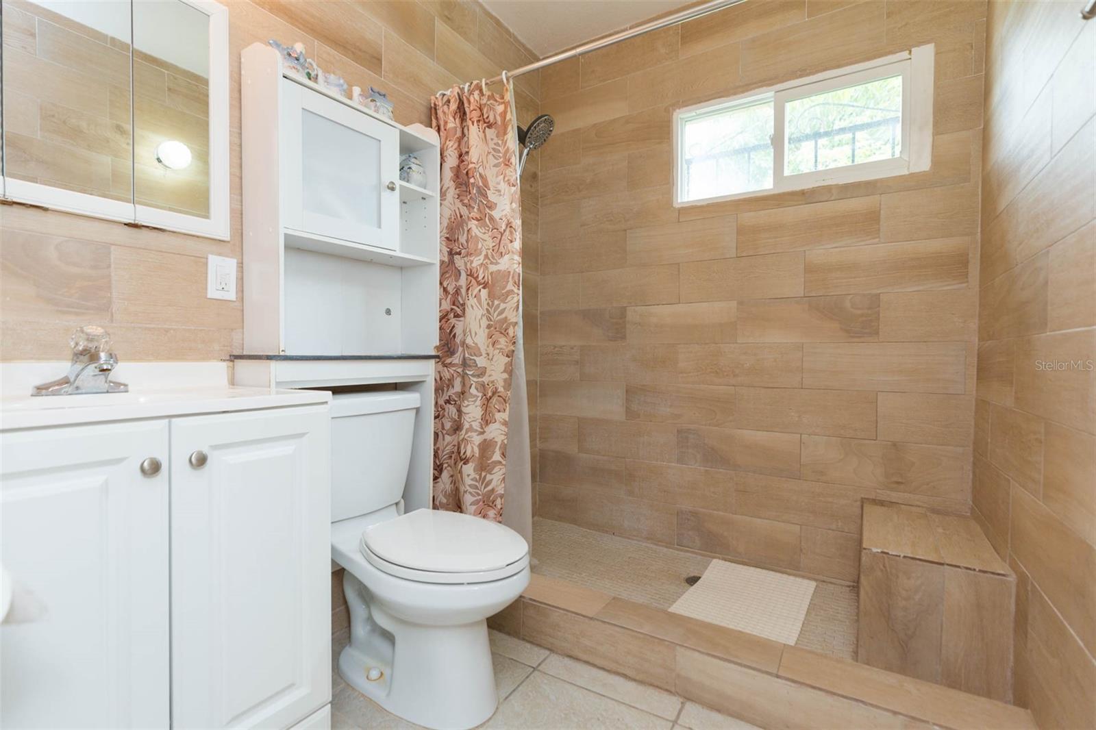 Listing photo id 9 for 2703 Saint Joseph Street