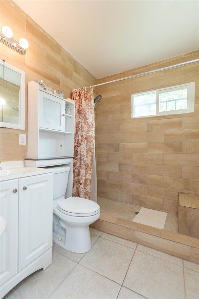 Listing photo id 10 for 2703 Saint Joseph Street