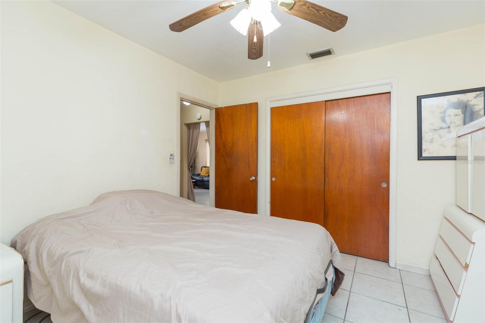 Listing photo id 11 for 2703 Saint Joseph Street