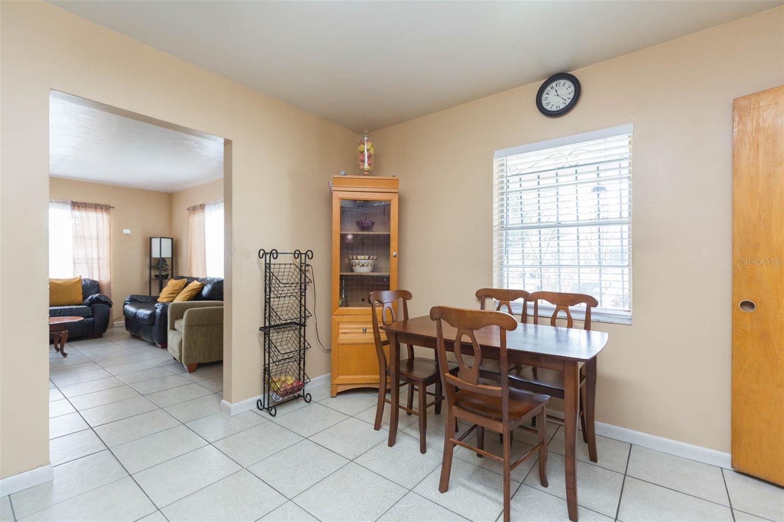 Listing photo id 12 for 2703 Saint Joseph Street