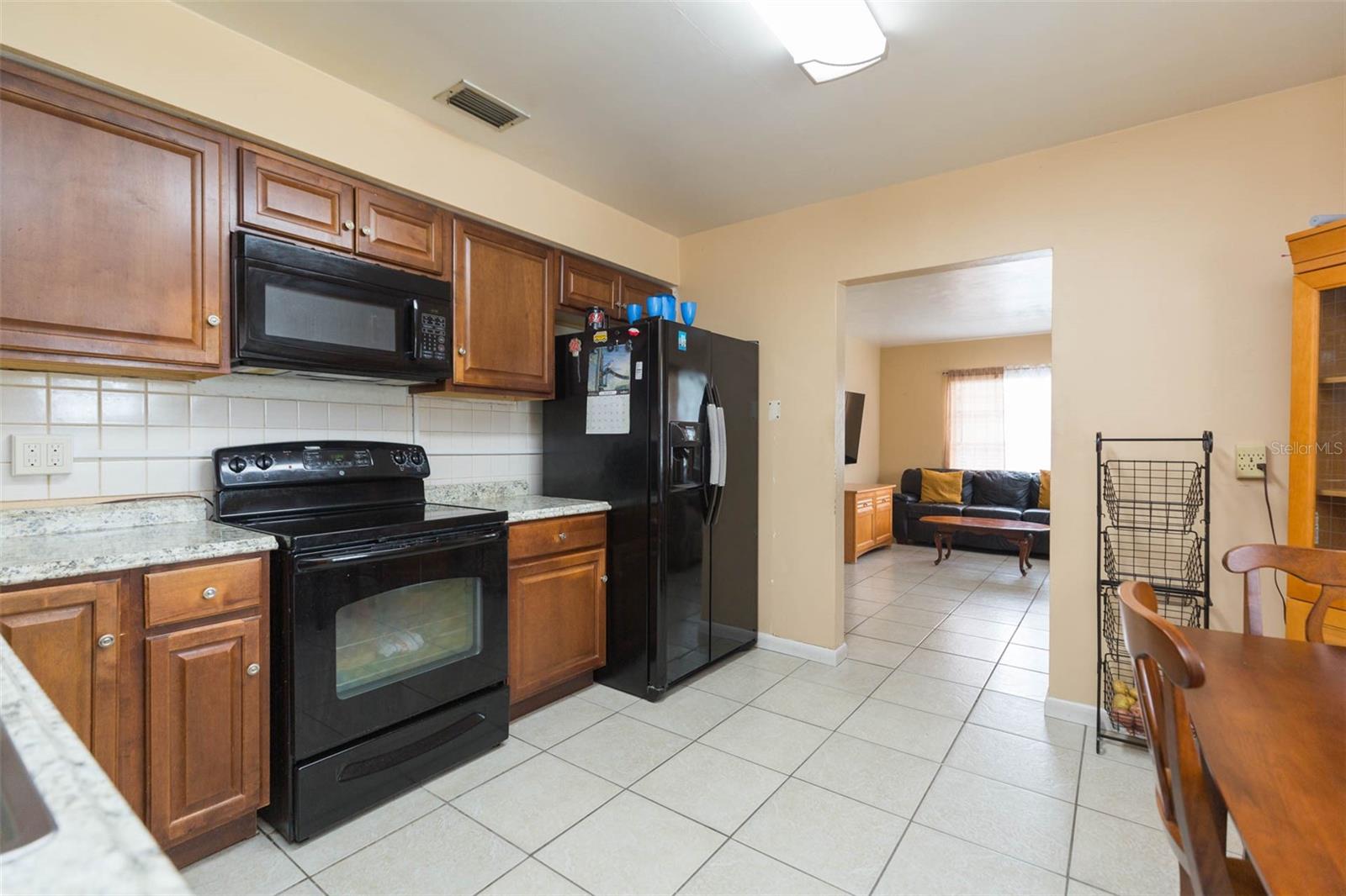 Listing photo id 14 for 2703 Saint Joseph Street