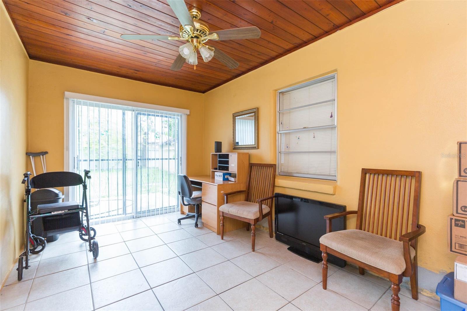 Listing photo id 18 for 2703 Saint Joseph Street