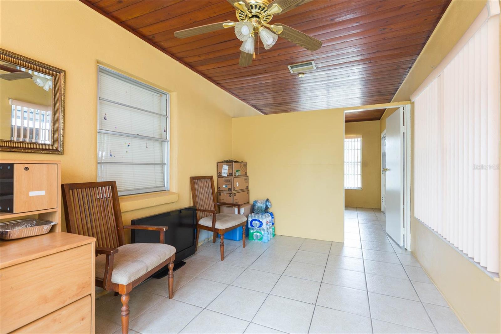 Listing photo id 19 for 2703 Saint Joseph Street