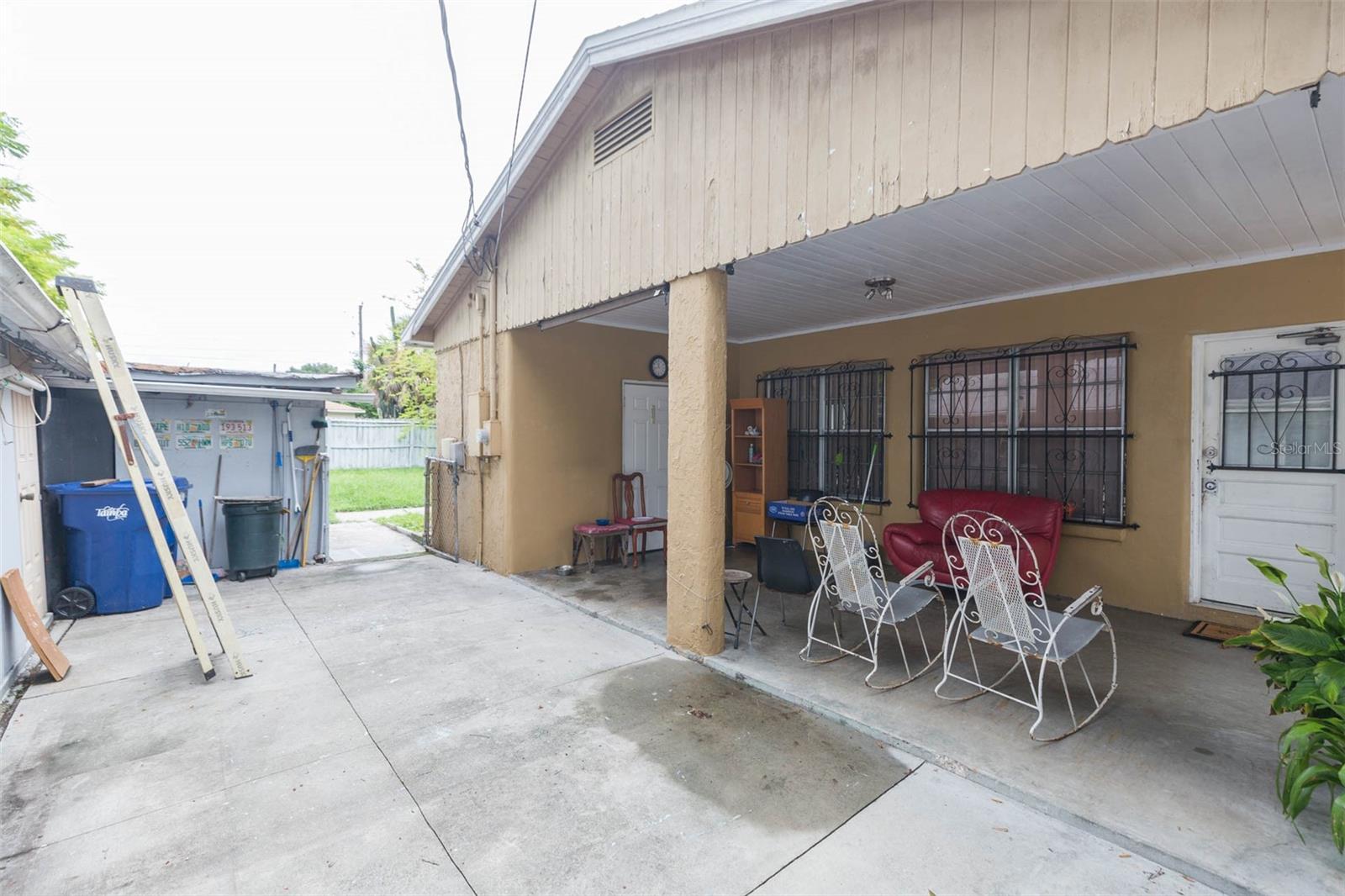 Listing photo id 22 for 2703 Saint Joseph Street