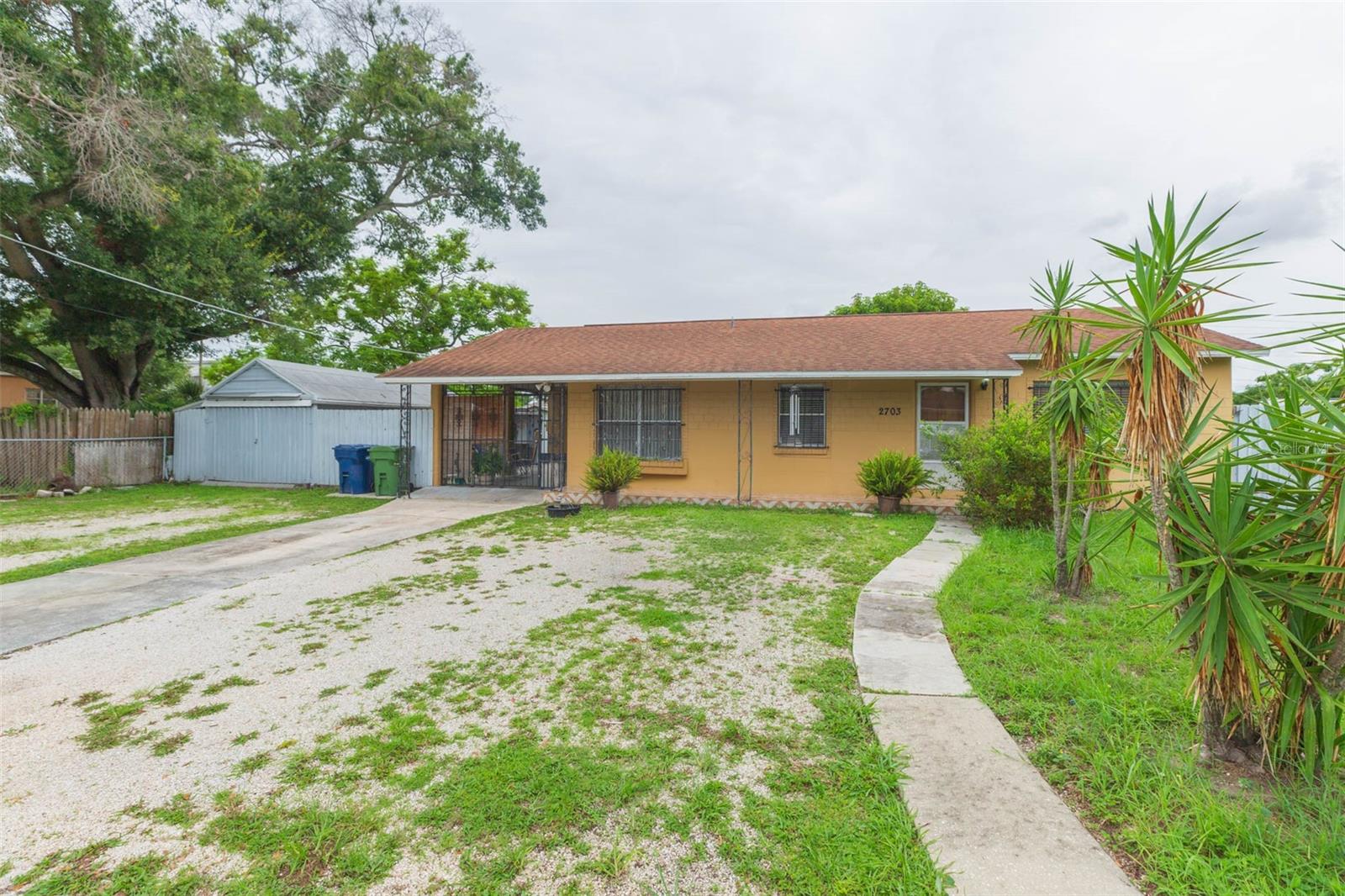 Listing photo id 1 for 2703 Saint Joseph Street