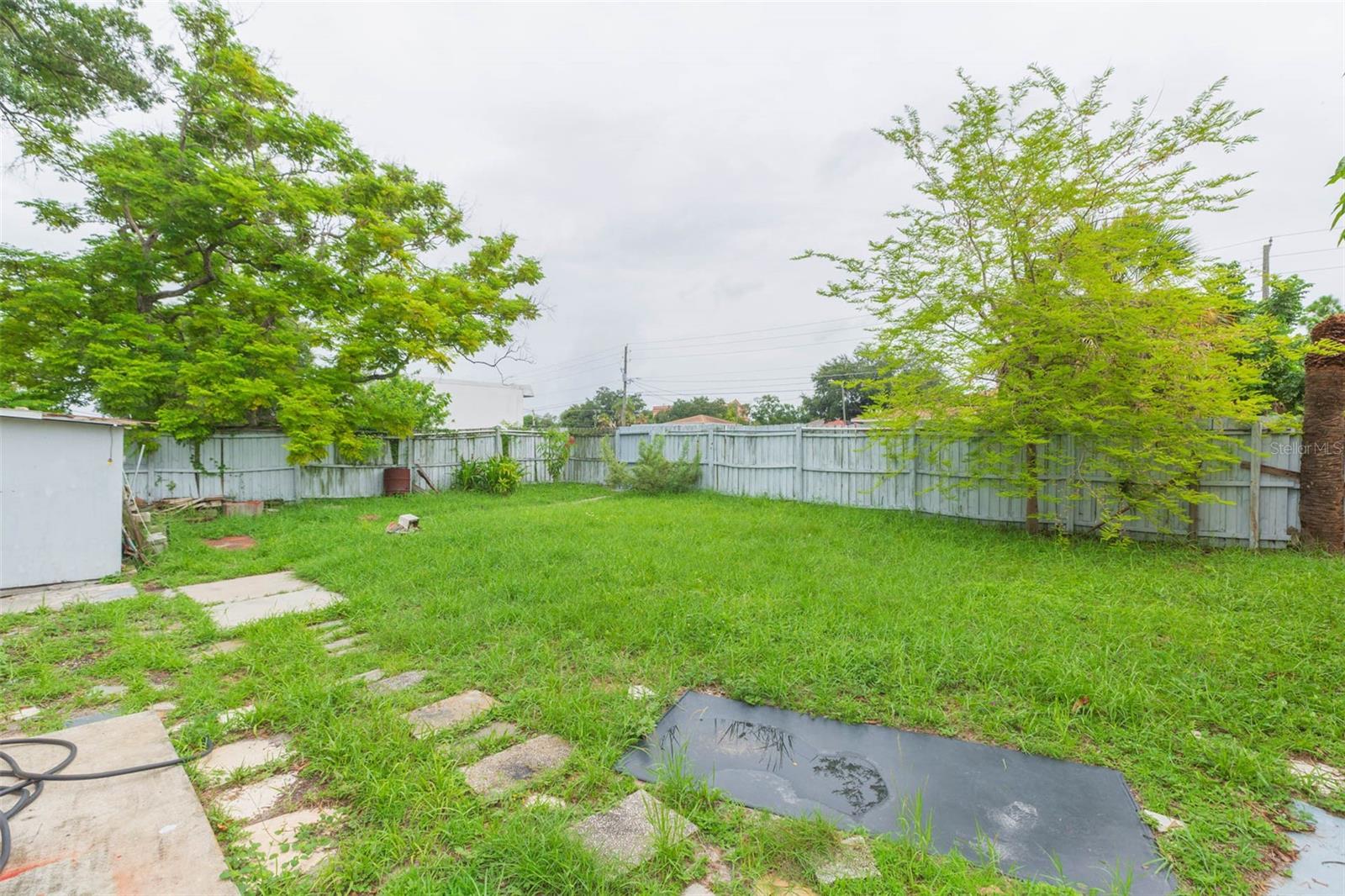 Listing photo id 31 for 2703 Saint Joseph Street