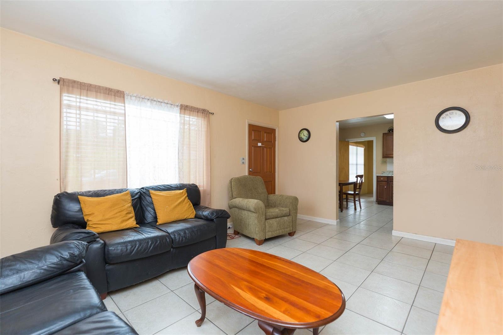 Listing photo id 5 for 2703 Saint Joseph Street