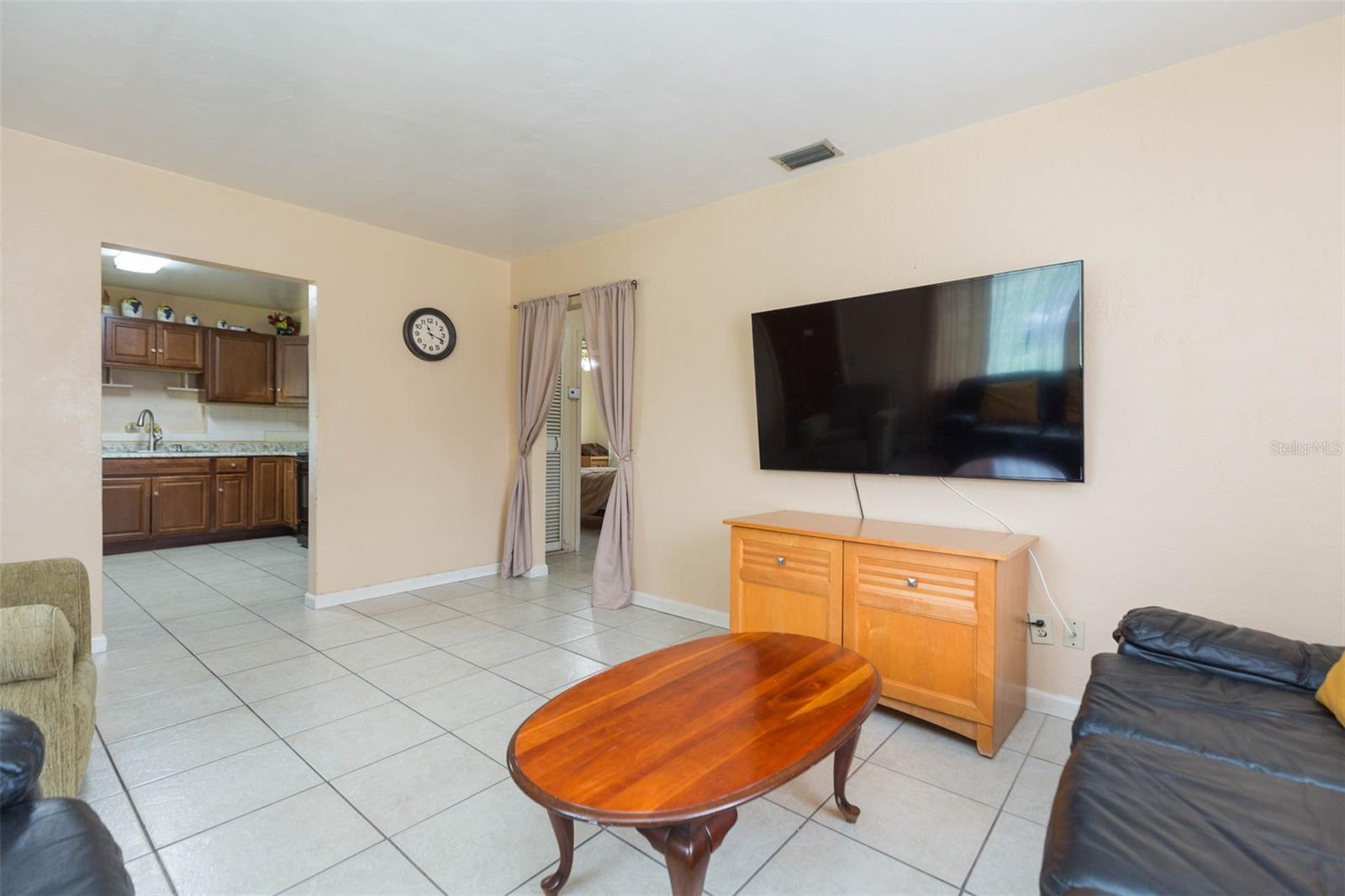 Listing photo id 6 for 2703 Saint Joseph Street