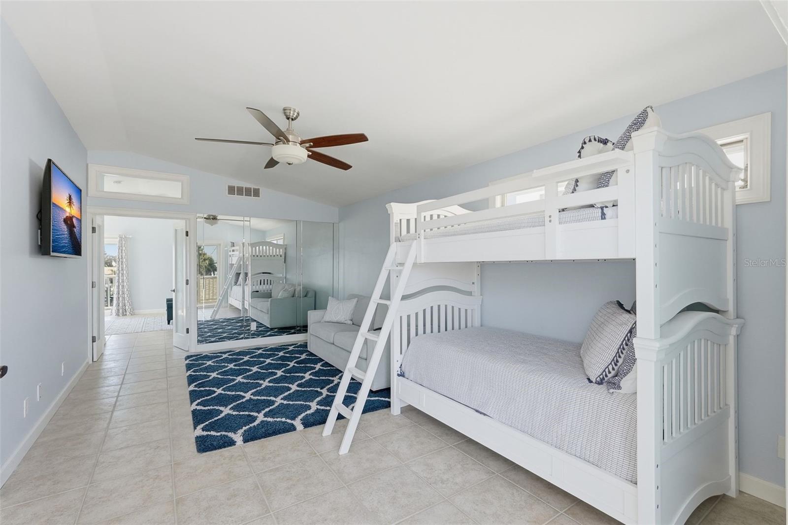 Image 24 of 58 For 2822 Vina Del Mar Boulevard