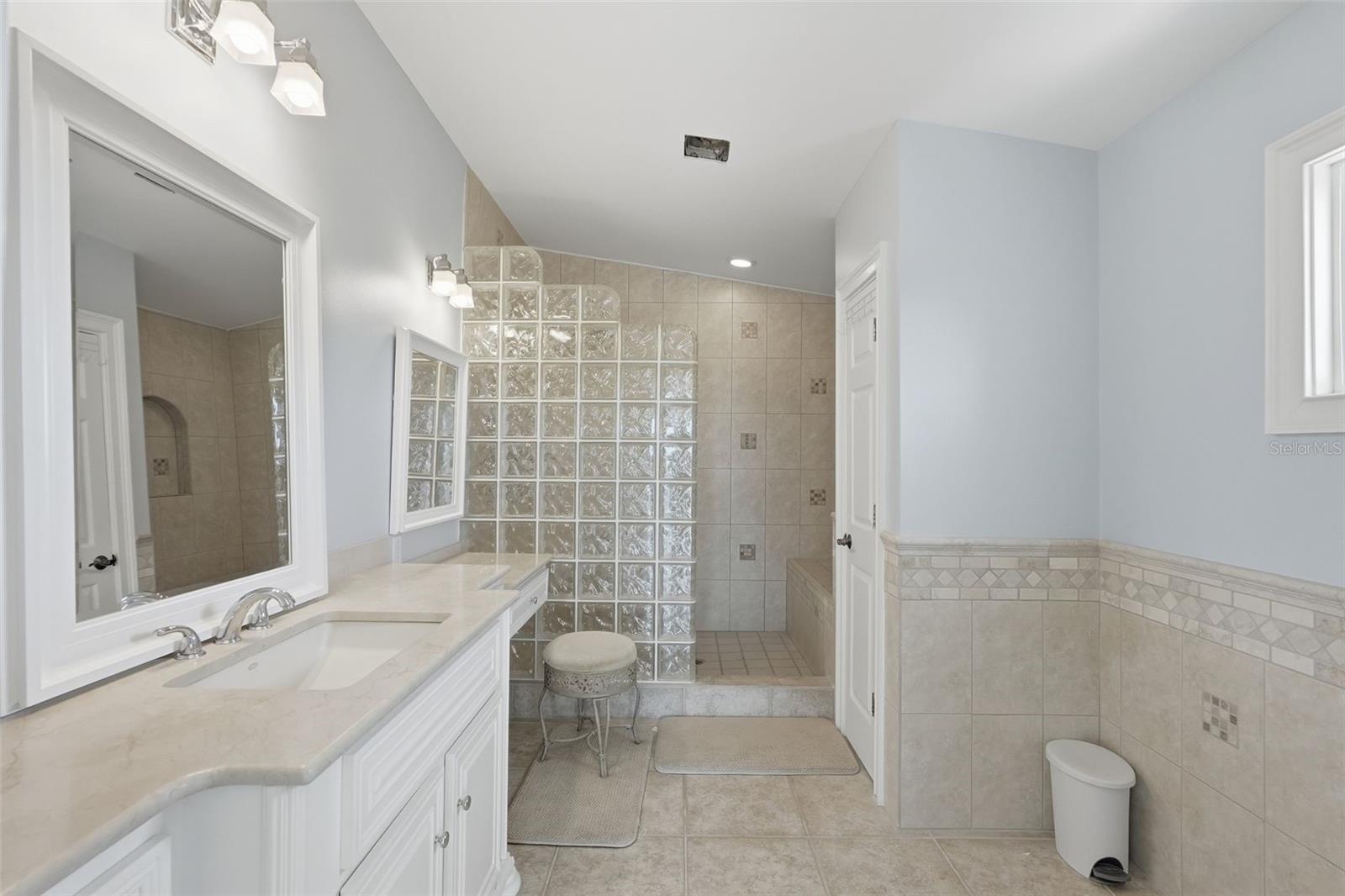 Image 31 of 58 For 2822 Vina Del Mar Boulevard